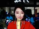 本山传媒赵文静在上海户外直播演唱新编二人转歌曲《情人迷》